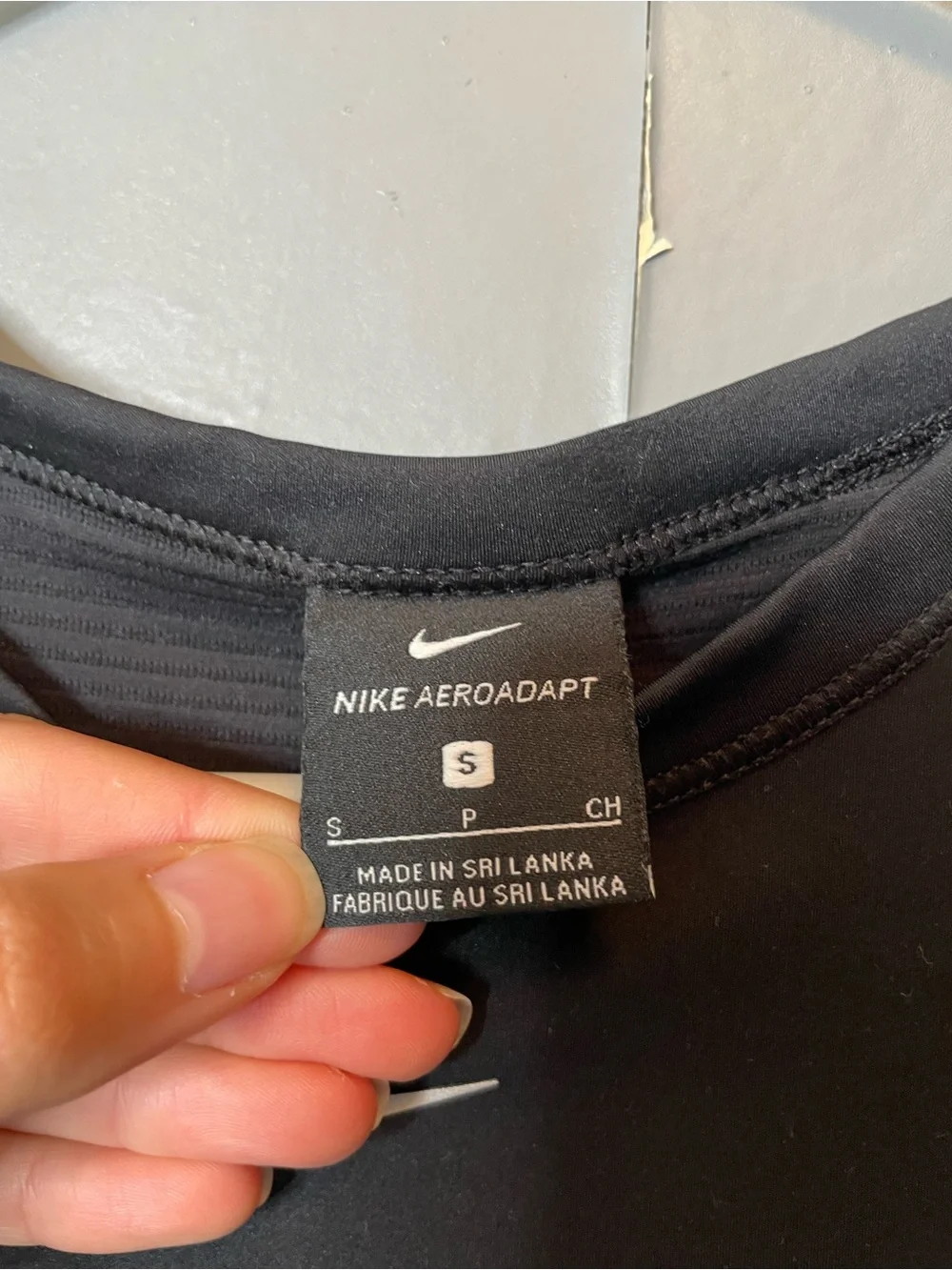Nike Training Aeroadapt crop top in black performance top size small